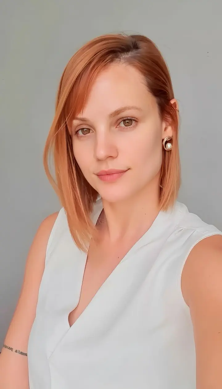 Retrato da psicóloga Raissa Ramos em atendimento clínico